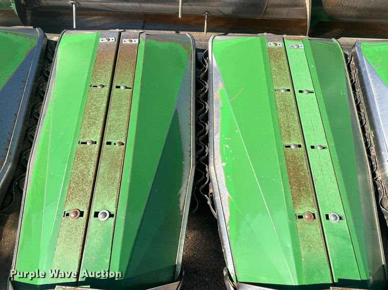 image for item NM9549 John Deere 853A  all-crop head