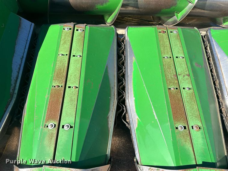 image for item NM9549 John Deere 853A  all-crop head