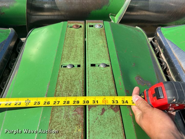 image for item NM9549 John Deere 853A  all-crop head