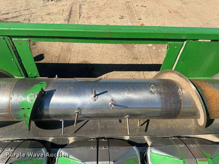 image for item NM9549 John Deere 853A  all-crop head