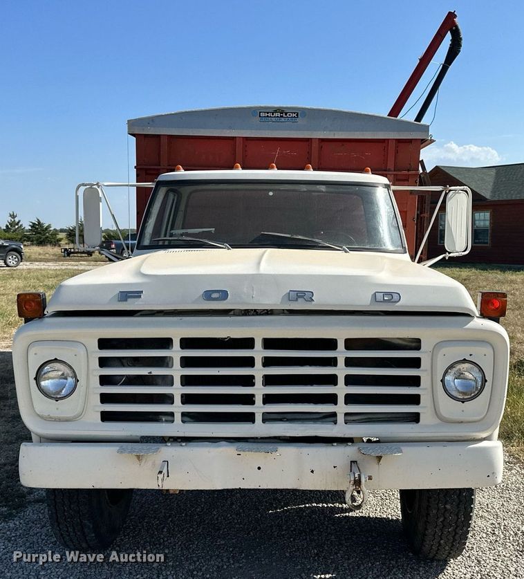 image for item NP9446 1975 Ford  grain truck