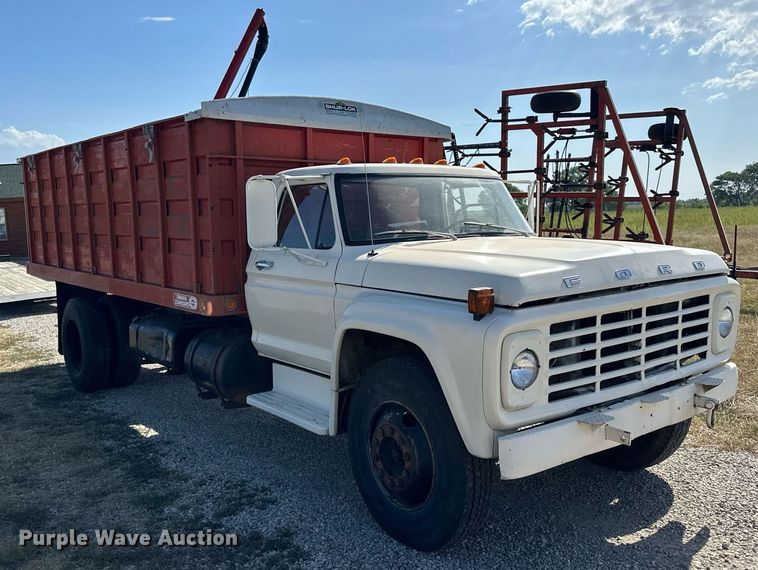 image for item NP9446 1975 Ford  grain truck