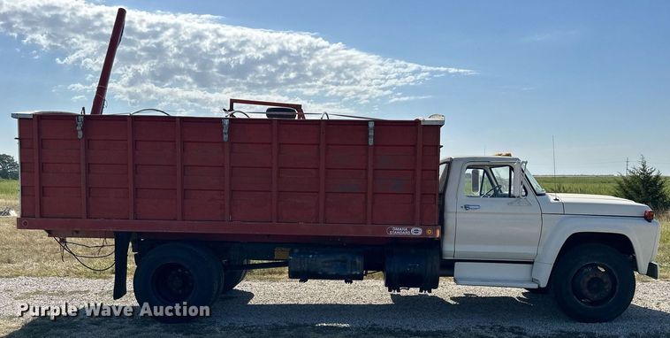 image for item NP9446 1975 Ford  grain truck
