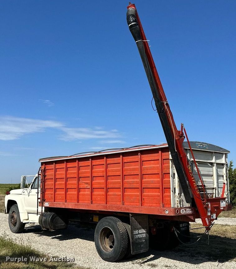 image for item NP9446 1975 Ford  grain truck
