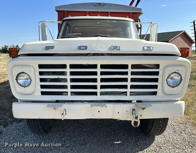 image for item NP9446 1975 Ford  grain truck