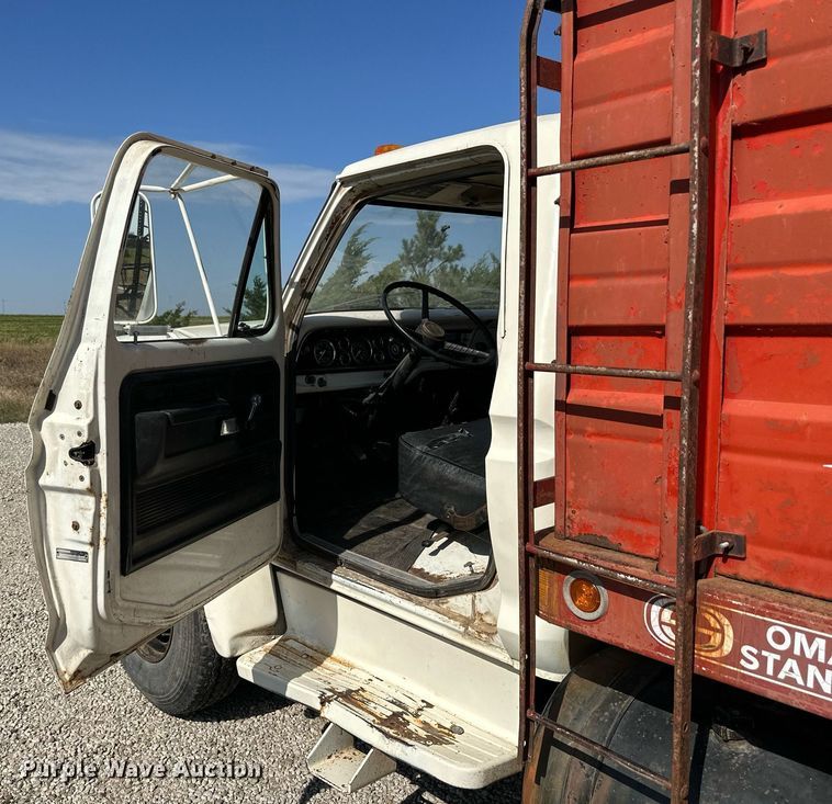 image for item NP9446 1975 Ford  grain truck