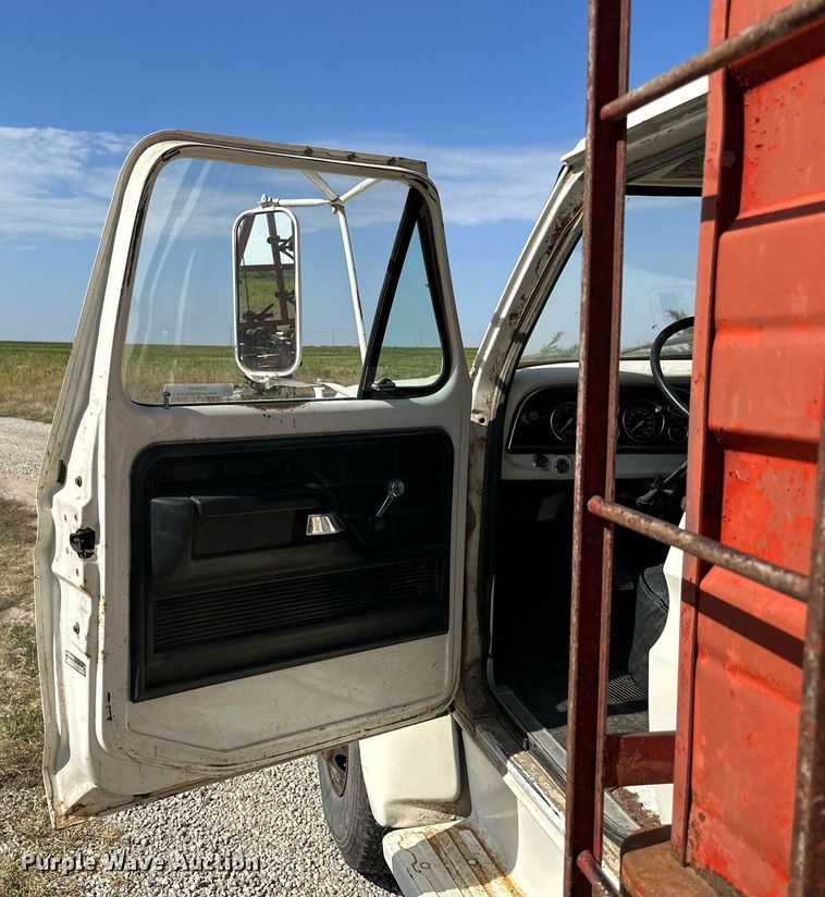 image for item NP9446 1975 Ford  grain truck