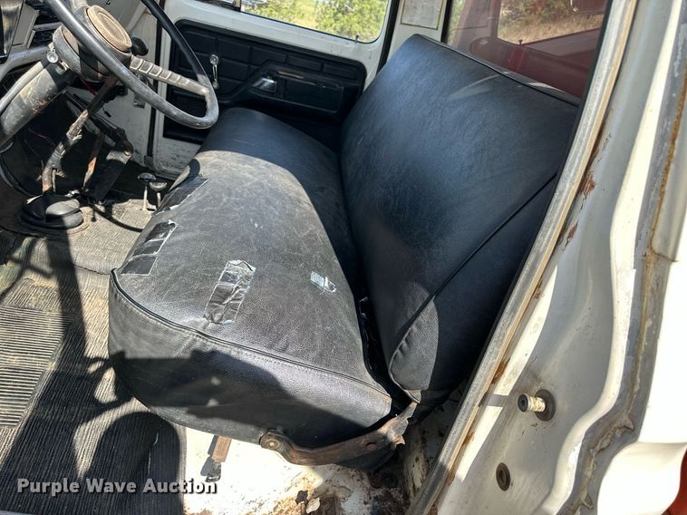 image for item NP9446 1975 Ford  grain truck