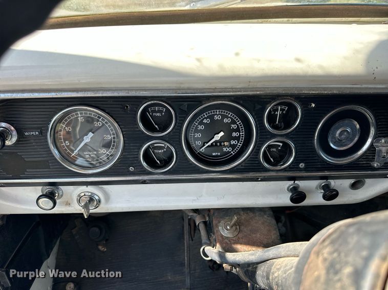 image for item NP9446 1975 Ford  grain truck