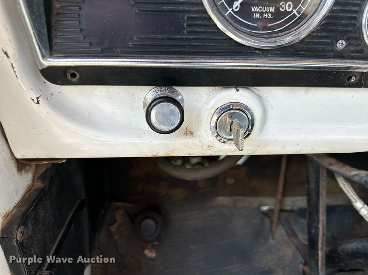 image for item NP9446 1975 Ford  grain truck