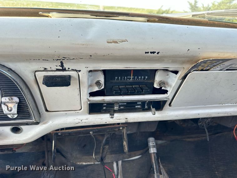 image for item NP9446 1975 Ford  grain truck