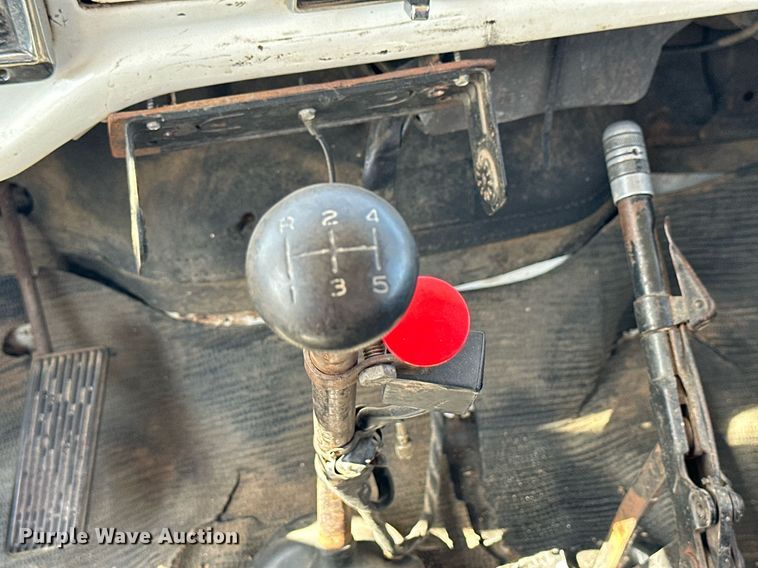 image for item NP9446 1975 Ford  grain truck