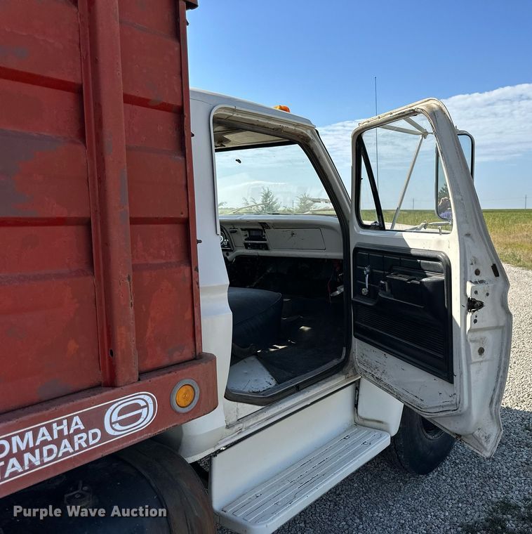 image for item NP9446 1975 Ford  grain truck