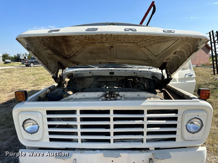 image for item NP9446 1975 Ford  grain truck