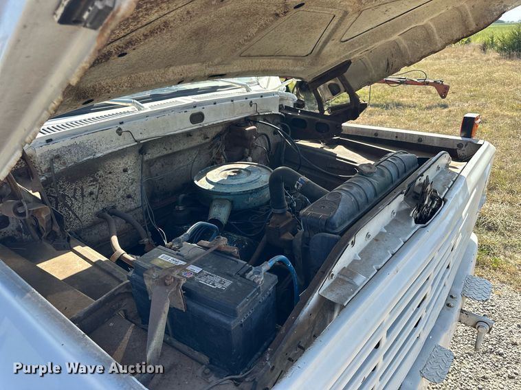 image for item NP9446 1975 Ford  grain truck