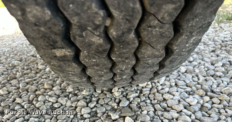 image for item NP9446 1975 Ford  grain truck