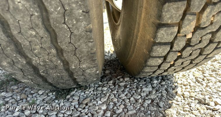 image for item NP9446 1975 Ford  grain truck