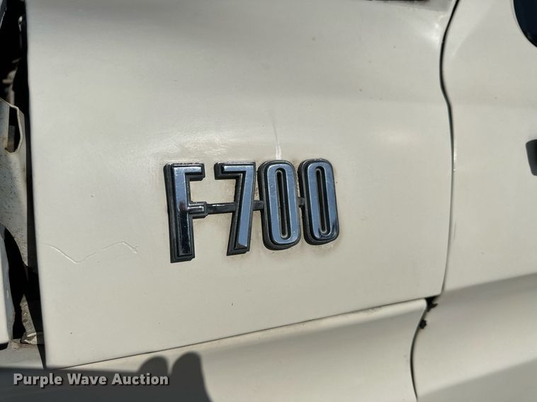 image for item NP9446 1975 Ford  grain truck