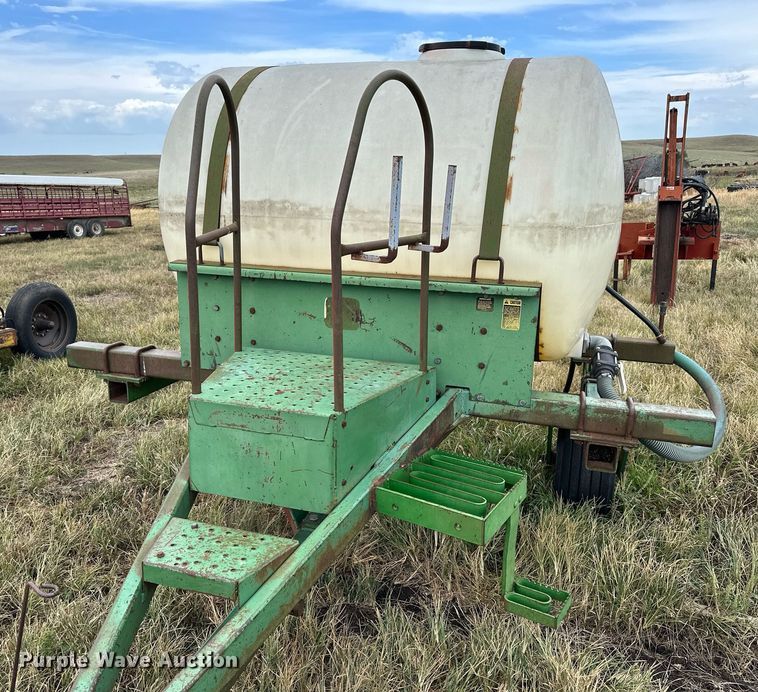 image for item NP9544 John Deere 250 sprayer