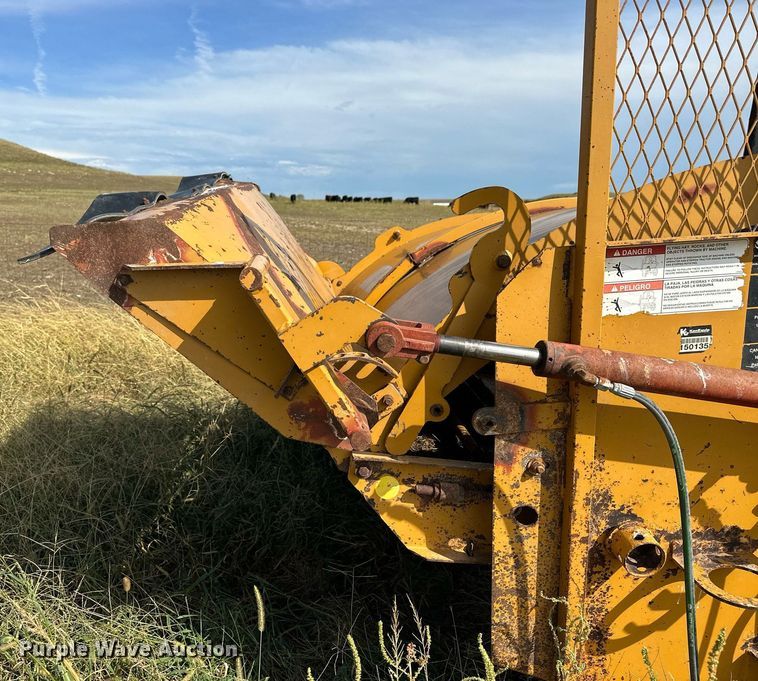 image for item NP9551 Haybuster 2650 bale processor