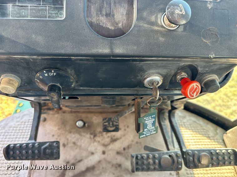 image for item NP9554 1983 John Deere 4650  tractor