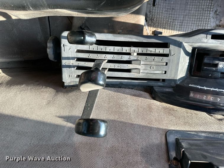 image for item NP9554 1983 John Deere 4650  tractor