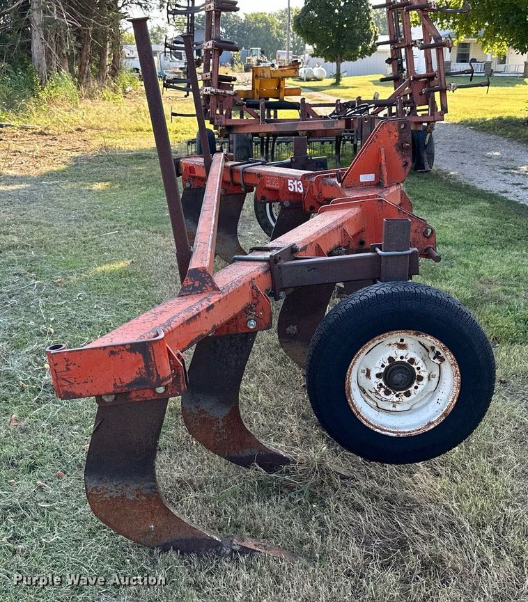 image for item NP9556 Case 513  V-ripper