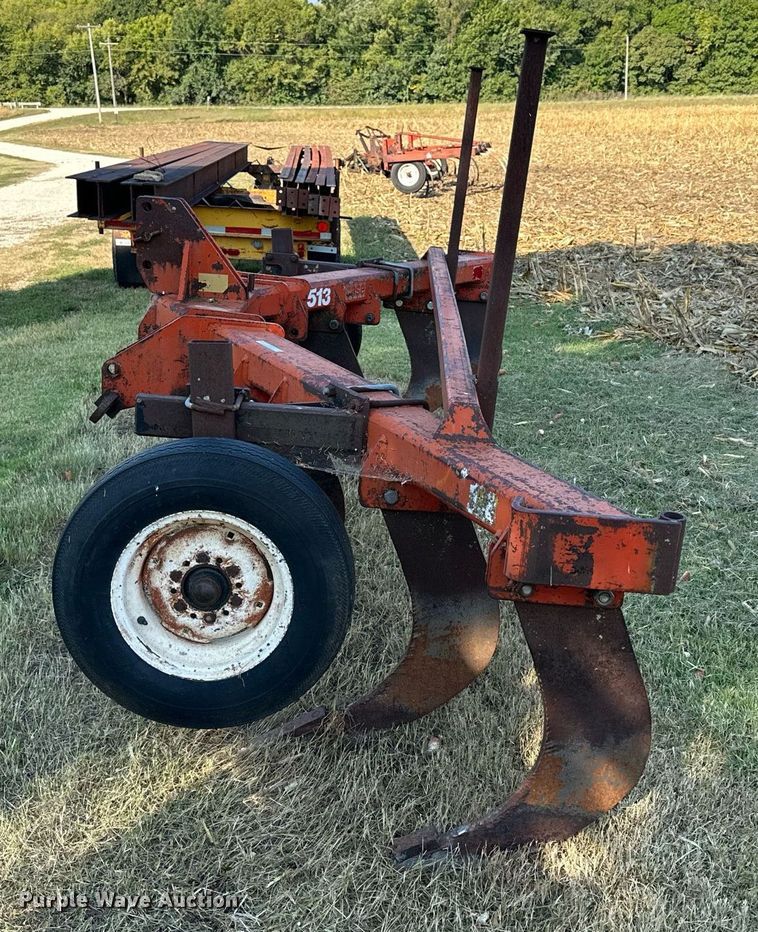 image for item NP9556 Case 513  V-ripper