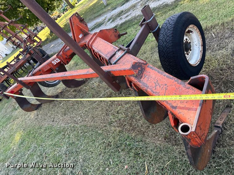 image for item NP9556 Case 513  V-ripper