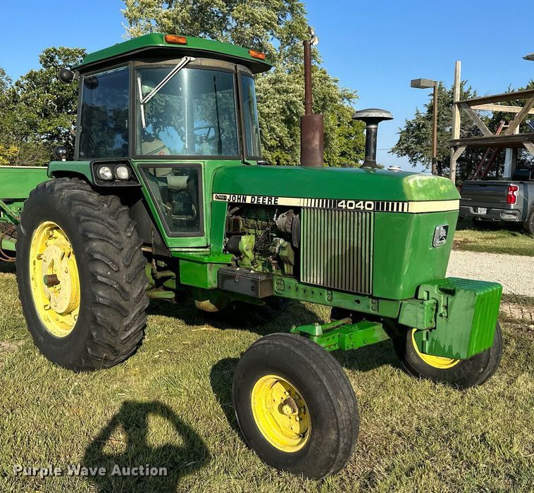 image for item NP9562 1981 John Deere 4040  tractor