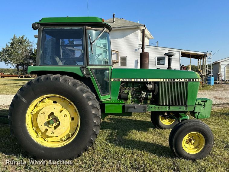 image for item NP9562 1981 John Deere 4040  tractor