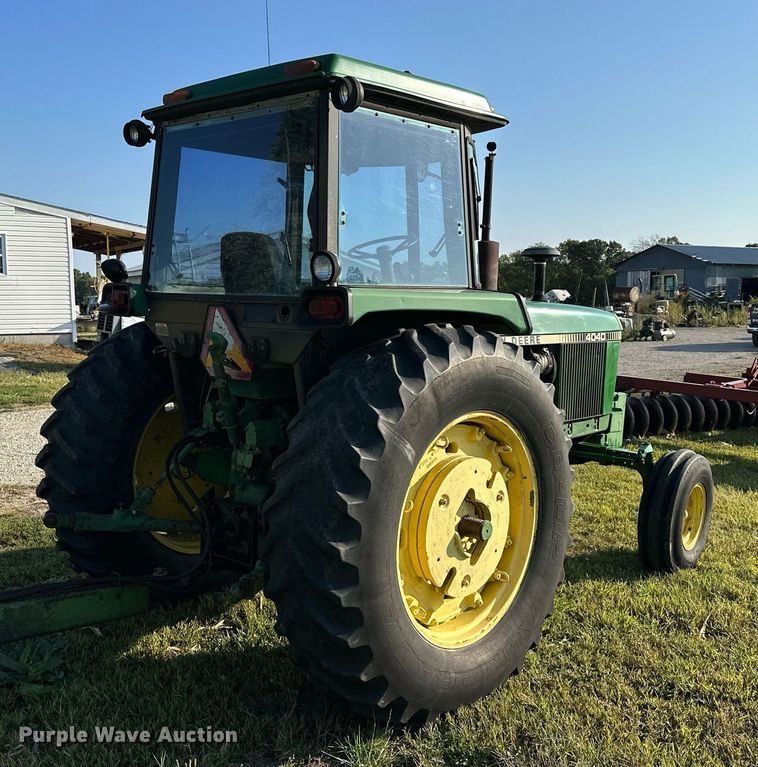 image for item NP9562 1981 John Deere 4040  tractor