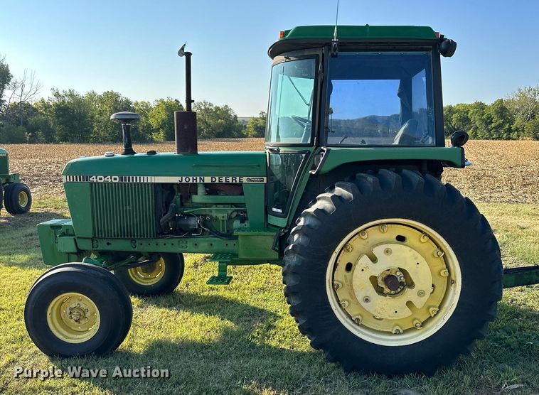 image for item NP9562 1981 John Deere 4040  tractor