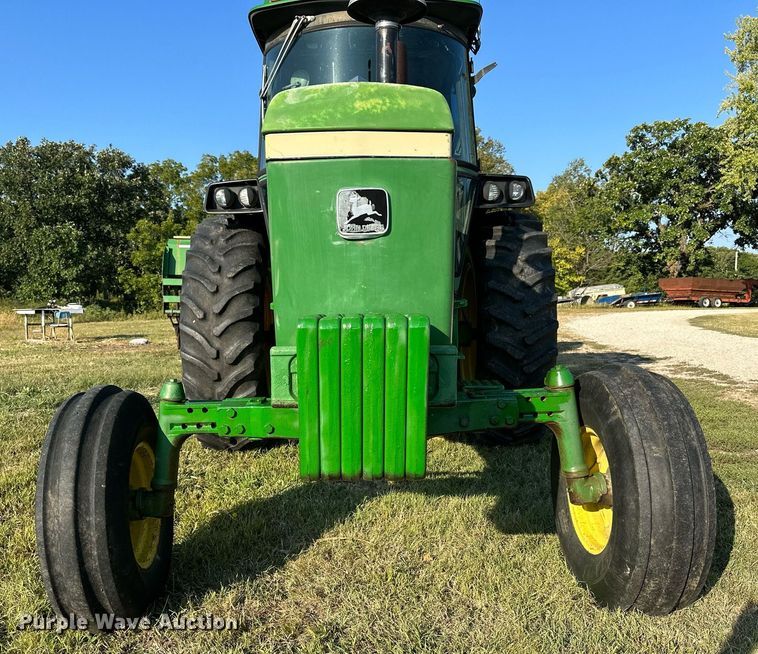 image for item NP9562 1981 John Deere 4040  tractor