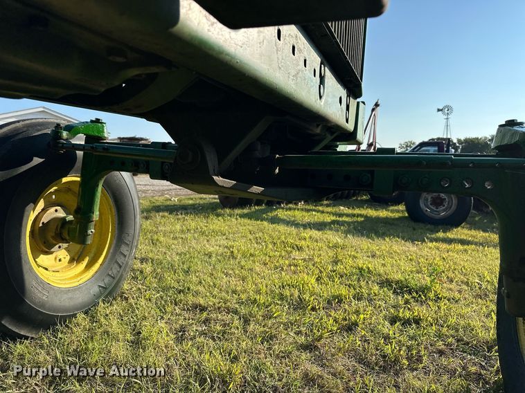 image for item NP9562 1981 John Deere 4040  tractor