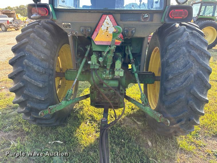 image for item NP9562 1981 John Deere 4040  tractor