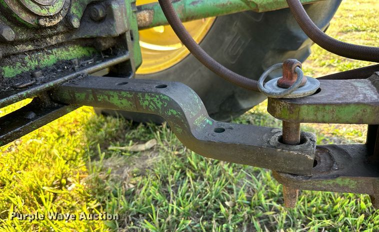 image for item NP9562 1981 John Deere 4040  tractor