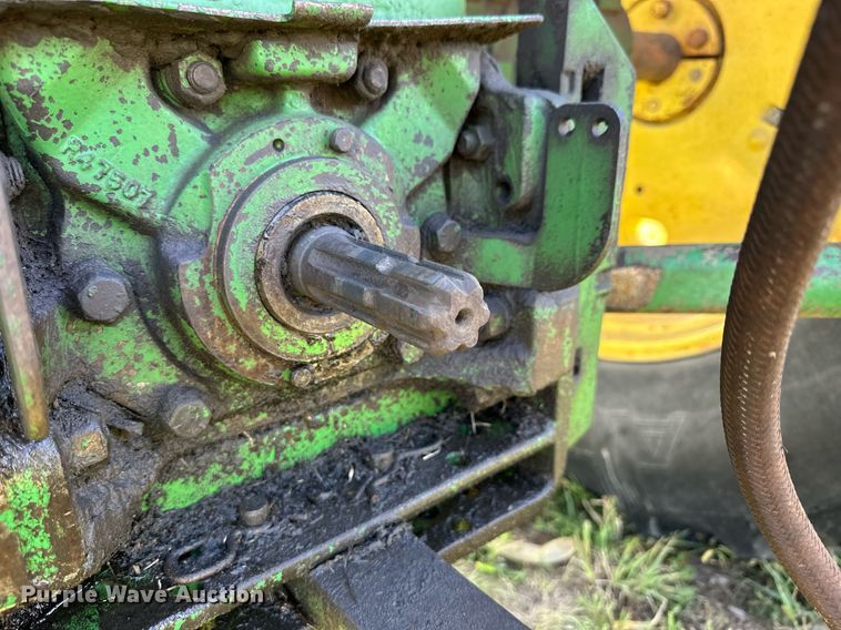 image for item NP9562 1981 John Deere 4040  tractor