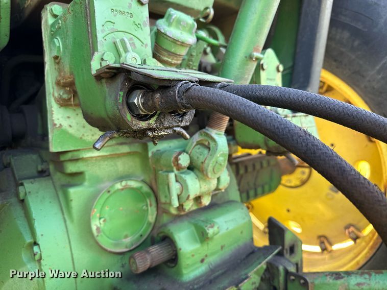 image for item NP9562 1981 John Deere 4040  tractor