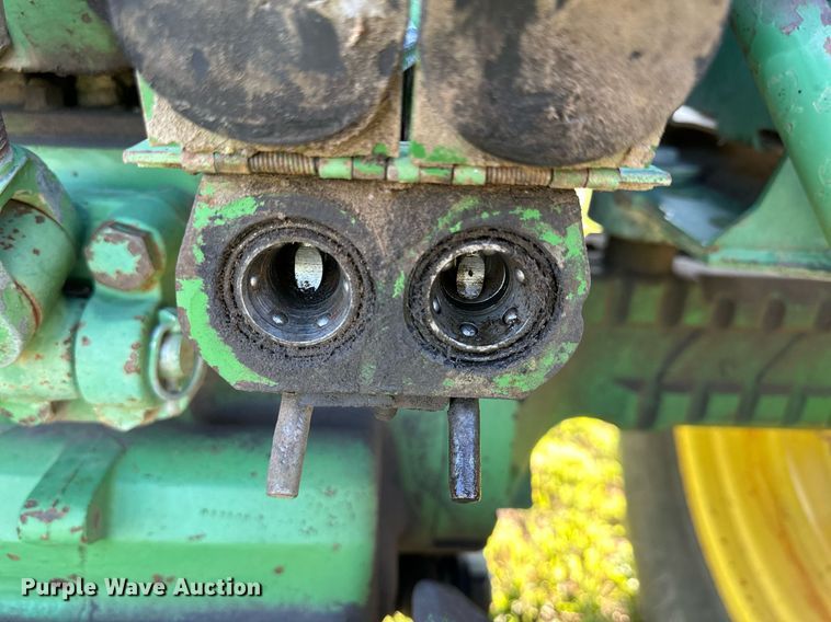 image for item NP9562 1981 John Deere 4040  tractor