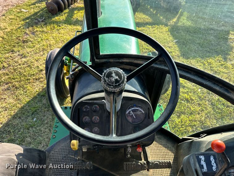 image for item NP9562 1981 John Deere 4040  tractor