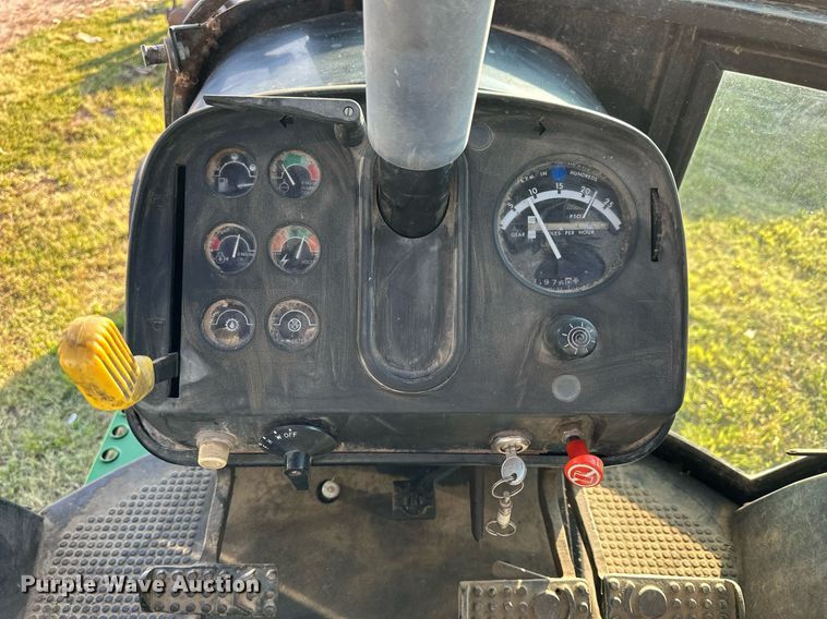 image for item NP9562 1981 John Deere 4040  tractor