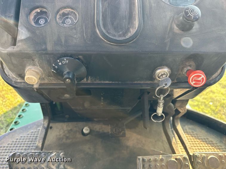 image for item NP9562 1981 John Deere 4040  tractor