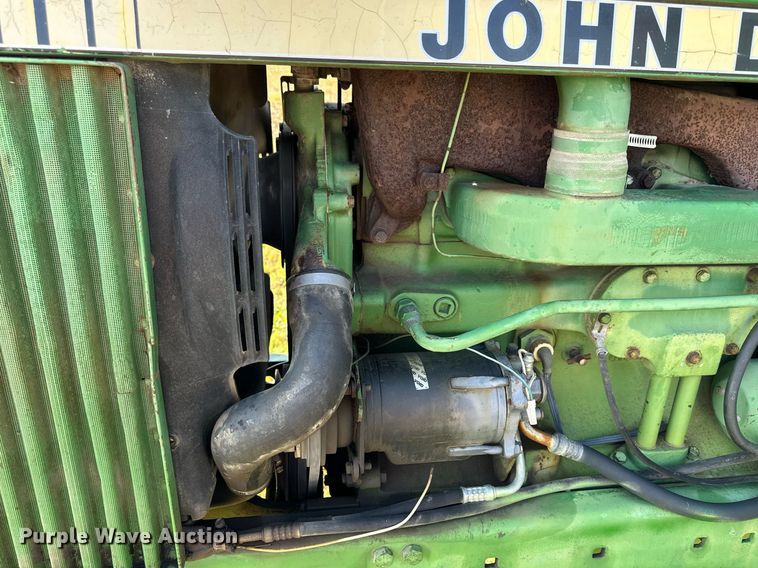 image for item NP9562 1981 John Deere 4040  tractor