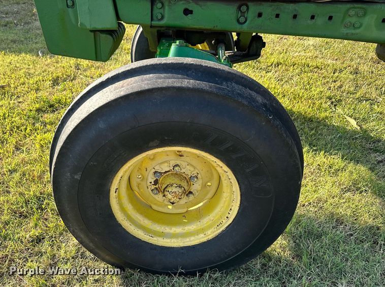 image for item NP9562 1981 John Deere 4040  tractor