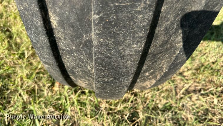 image for item NP9562 1981 John Deere 4040  tractor