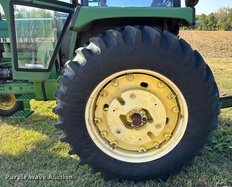 image for item NP9562 1981 John Deere 4040  tractor