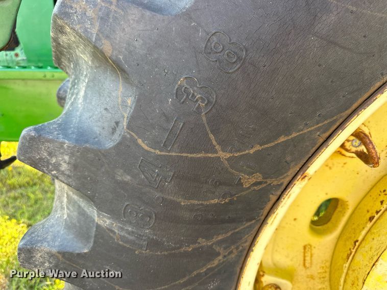 image for item NP9562 1981 John Deere 4040  tractor