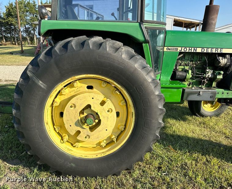 image for item NP9562 1981 John Deere 4040  tractor