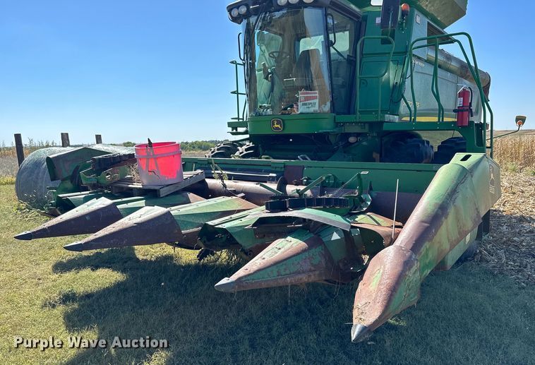 image for item NP9651 John Deere 853  all-crop head